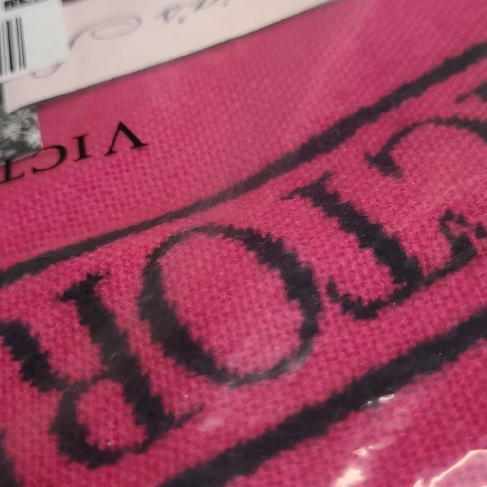 toria's Secret Fuchsia Logo Scarf - Picture 4 of 6